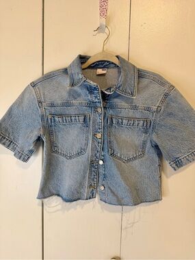 SO Light Blue Cropped Denim Button-Down Shirt